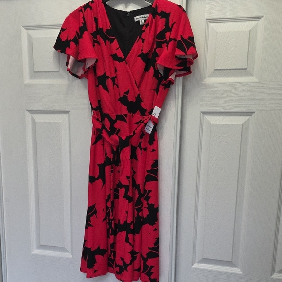 🌷Shelby & Palmer Women's Red and Black Floral Size-6 Dress, NWT - Picture 3 of 7